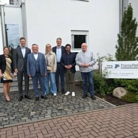 Heute Nachmittag haben wir mit Hessens Wirtschaftsminister Kaweh Manssori  die Firma TansPak in Solms besucht.